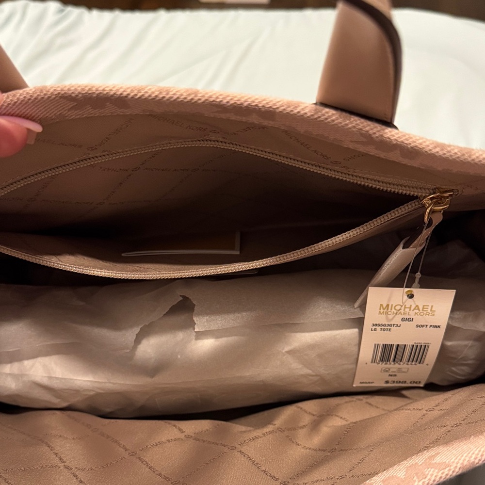 Michael Kors Soft Pink Monogram Large Gigi Tote *BRAND NEW* - Picture 3 of 6